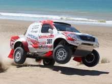 Toyota Hilux rally car 2012 03
